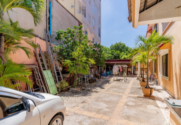 7 Bedroom Villa For Sale - Teuk Thla, Sen Sok, Phnom Penh thumbnail