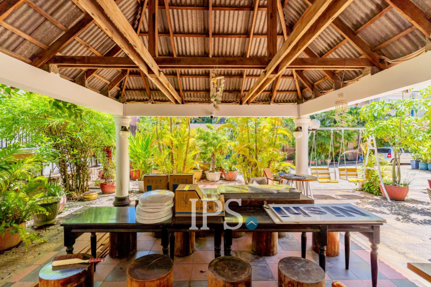 7 Bedroom Villa For Sale - Teuk Thla, Sen Sok, Phnom Penh