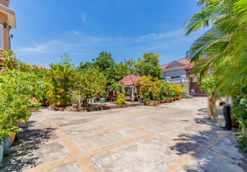 7 Bedroom Villa For Sale - Teuk Thla, Sen Sok, Phnom Penh thumbnail