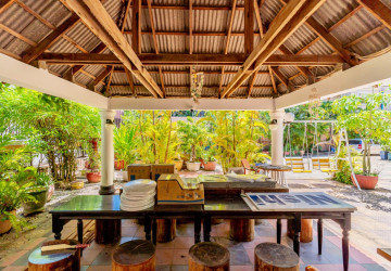 7 Bedroom Villa For Sale - Teuk Thla, Sen Sok, Phnom Penh thumbnail
