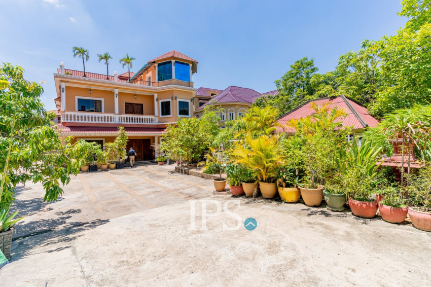 7 Bedroom Villa For Sale - Teuk Thla, Sen Sok, Phnom Penh