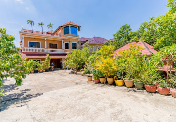 7 Bedroom Villa For Sale - Teuk Thla, Sen Sok, Phnom Penh thumbnail
