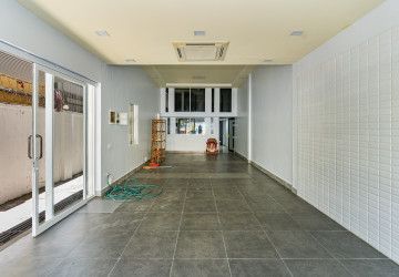97 Sqm Retail Space For Rent - Chakto Mukh, Phnom Penh thumbnail
