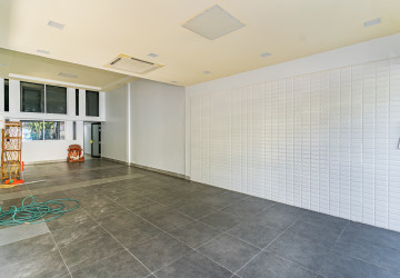97 Sqm Retail Space For Rent - Chakto Mukh, Phnom Penh thumbnail
