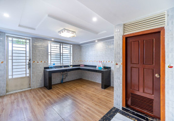 4 Bedroom Flat For Rent - Svay Dangkum, Siem Reap thumbnail