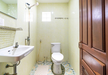 11 Bedroom Guesthouse For Rent - Svay Dangkum, Siem Reap thumbnail