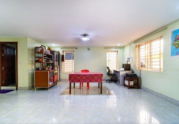 11 Bedroom Guesthouse For Rent - Svay Dangkum, Siem Reap thumbnail