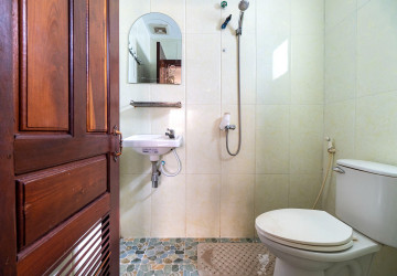 11 Bedroom Guesthouse For Rent - Svay Dangkum, Siem Reap thumbnail