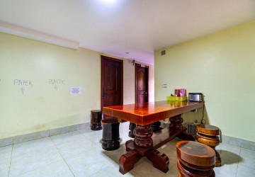 11 Bedroom Guesthouse For Rent - Svay Dangkum, Siem Reap thumbnail