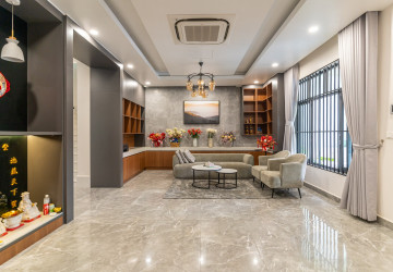 7 Bedroom Villa For Rent - Boeung Kak 2, Phnom Penh thumbnail