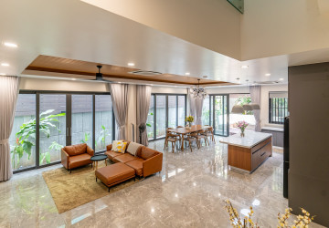 7 Bedroom Villa For Rent - Boeung Kak 2, Phnom Penh thumbnail