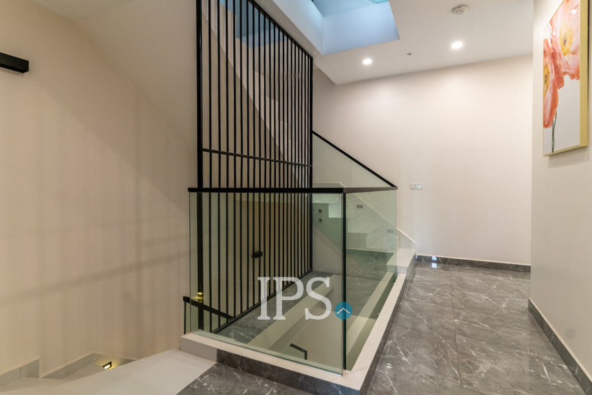 7 Bedroom Villa For Rent - Boeung Kak 2, Phnom Penh