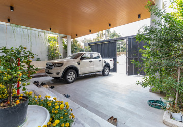 7 Bedroom Villa For Rent - Boeung Kak 2, Phnom Penh thumbnail