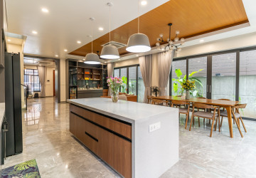 7 Bedroom Villa For Rent - Boeung Kak 2, Phnom Penh thumbnail