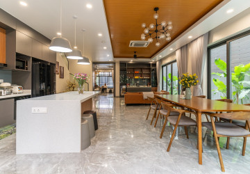 7 Bedroom Villa For Rent - Boeung Kak 2, Phnom Penh thumbnail