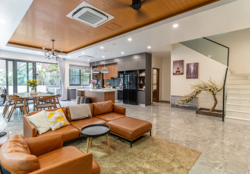 7 Bedroom Villa For Rent - Boeung Kak 2, Phnom Penh thumbnail
