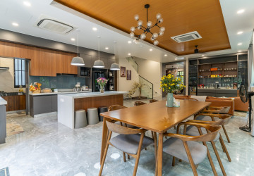 7 Bedroom Villa For Rent - Boeung Kak 2, Phnom Penh thumbnail