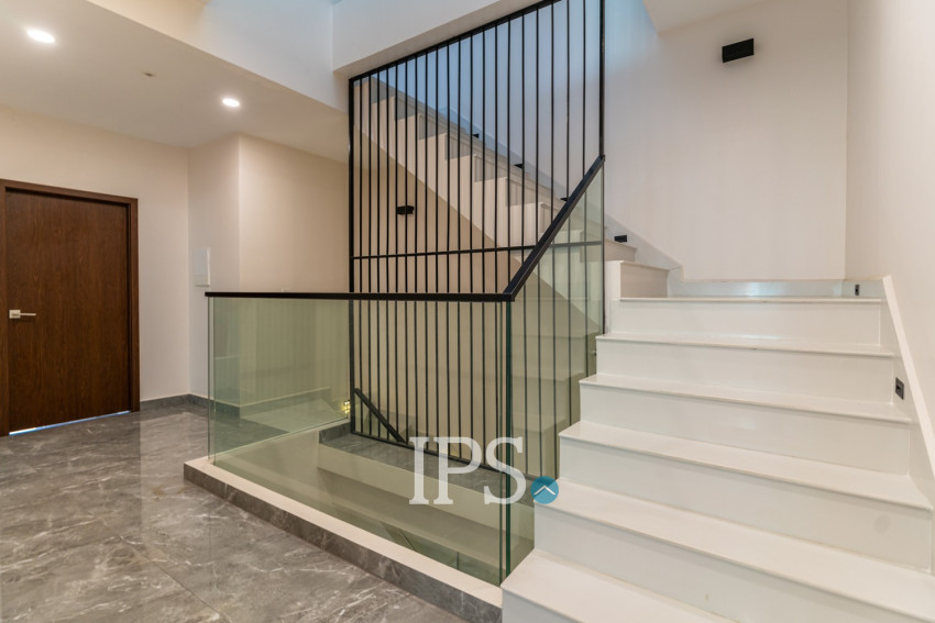 7 Bedroom Villa For Rent - Boeung Kak 2, Phnom Penh