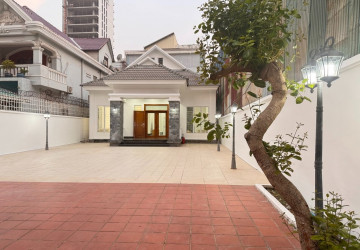 4 Bedroom Villa For Sale – BKK3, BKK, Phnom Penh