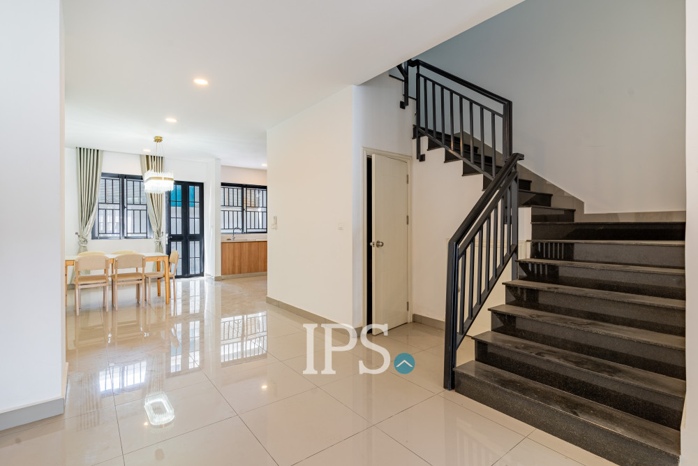 4 Bedroom Link Villa For Sale - Chip Mong Landmark 60m,  Hun Sen Blvd, Phnom Penh - Image 8