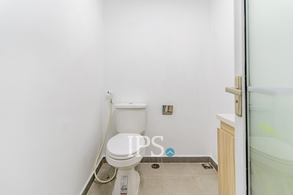 Renovated 3 Bedroom Apartment For Rent - Beoung Raing, Phnom Penh - Image 26