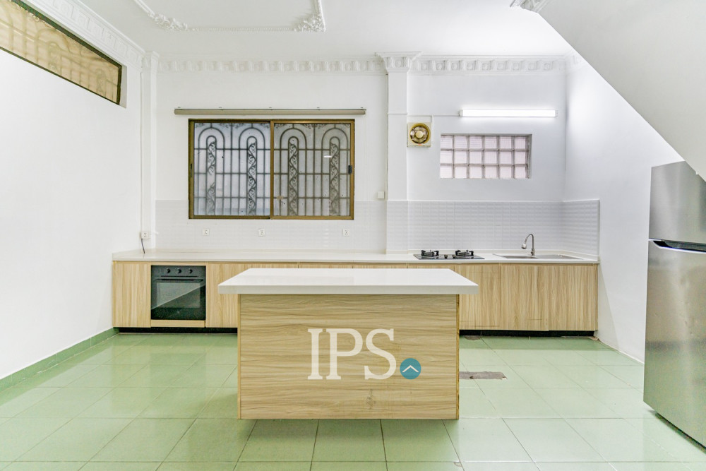 Renovated 3 Bedroom Apartment For Rent - Beoung Raing, Phnom Penh - Image 12