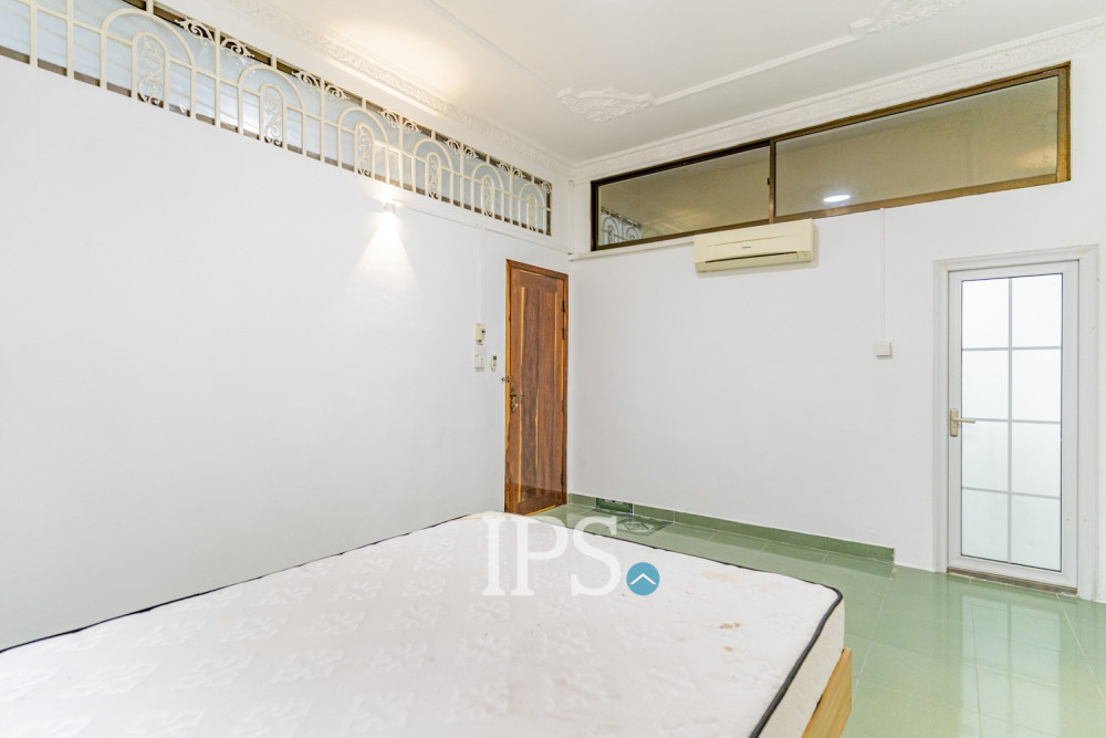 Renovated 3 Bedroom Apartment For Rent - Beoung Raing, Phnom Penh - Image 18