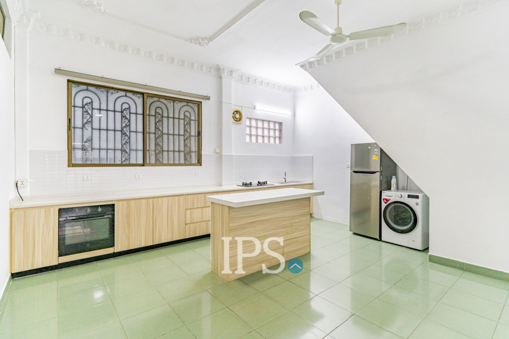 Renovated 3 Bedroom Apartment For Rent - Beoung Raing, Phnom Penh - Image 11