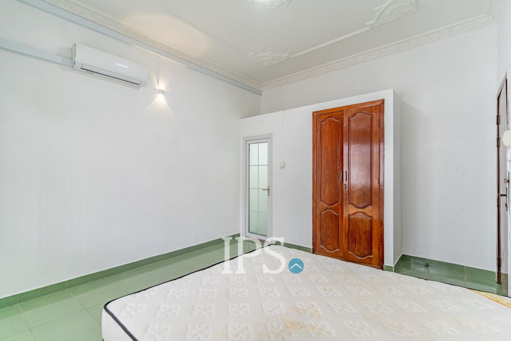 Renovated 3 Bedroom Apartment For Rent - Beoung Raing, Phnom Penh - Image 21
