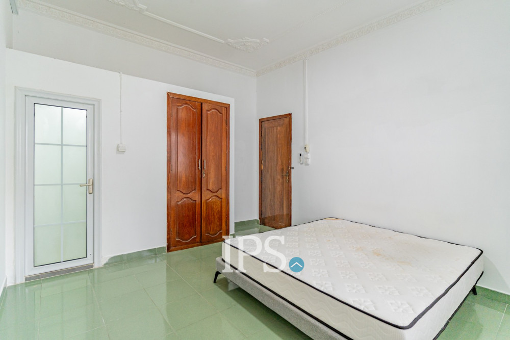 Renovated 3 Bedroom Apartment For Rent - Beoung Raing, Phnom Penh - Image 20