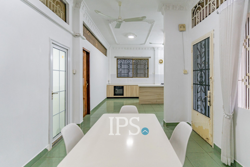 Renovated 3 Bedroom Apartment For Rent - Beoung Raing, Phnom Penh - Image 10