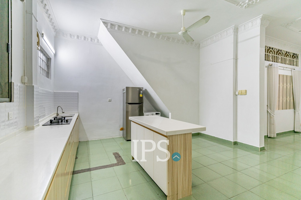 Renovated 3 Bedroom Apartment For Rent - Beoung Raing, Phnom Penh - Image 15