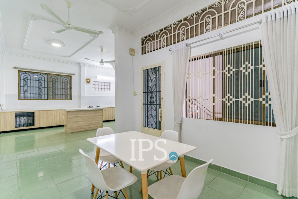 Renovated 3 Bedroom Apartment For Rent - Beoung Raing, Phnom Penh - Image 9
