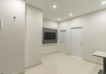 1 Bedroom Serviced Apartment For Rent - Toul Tum Poung 1, Phnom Penh photo 6