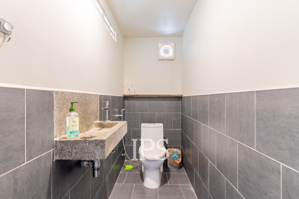 Renovated Duplex 2 Bedroom Apartment For Sale -  Beoung Raing, Phnom Penh - Image 18