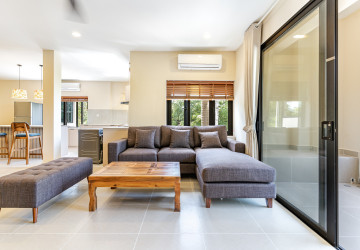 Renovated 4 Bedroom Apartment For Rent - Chroy Changvar, Phnom Penh photo 5