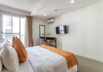 3 Bedroom Serviced Apartment For Rent - Wat Phnom, Phnom Penh thumbnail