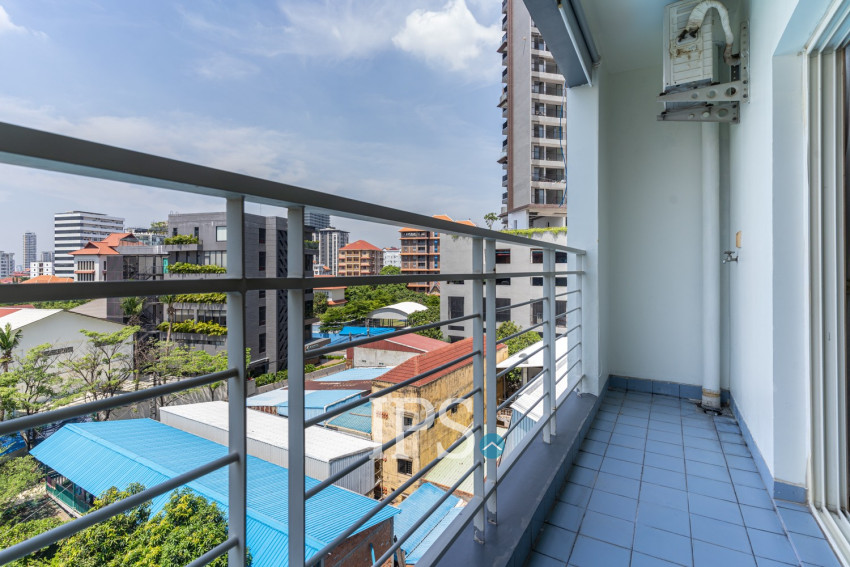 3 Bedroom Condo For Rent - Beoung Kak 1, Toul Kouk, Phnom Penh