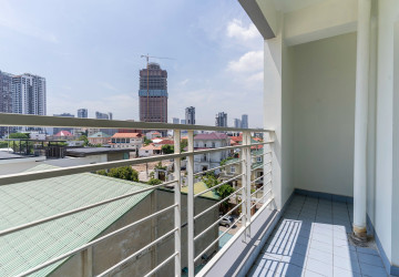 3 Bedroom Condo For Rent - Beoung Kak 1, Toul Kouk, Phnom Penh thumbnail