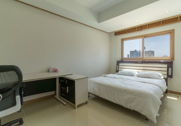 3 Bedroom Condo For Rent - Beoung Kak 1, Toul Kouk, Phnom Penh thumbnail