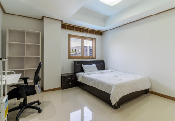 3 Bedroom Condo For Rent - Beoung Kak 1, Toul Kouk, Phnom Penh thumbnail