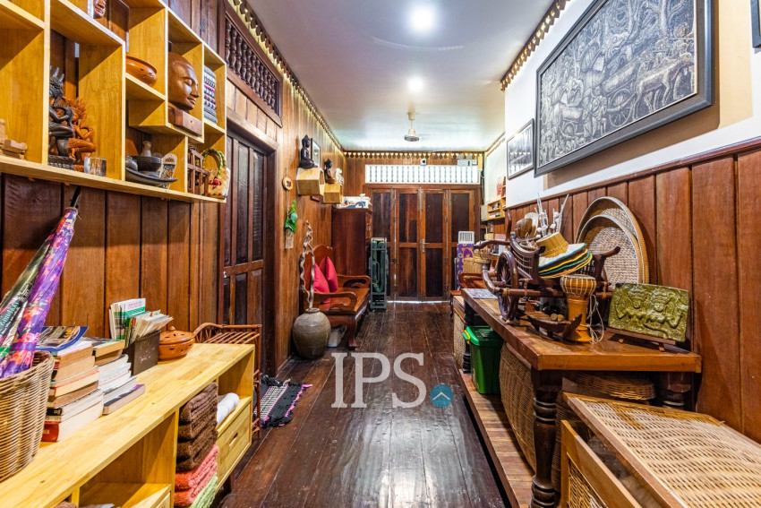 6 Bedroom Villa For Sale - Svay Dangkum, Siem Reap