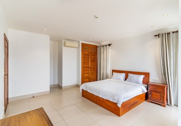 3 Bedroom Penthouse Serviced Apartment For Rent - Toul Tum Poung 1, Phnom Penh thumbnail