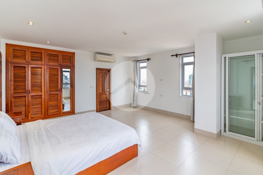 3 Bedroom Penthouse Serviced Apartment For Rent - Toul Tum Poung 1, Phnom Penh