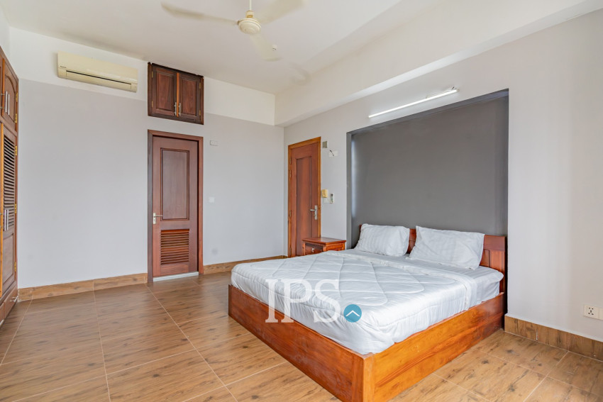 3 Bedroom Serviced Apartment For Rent - Toul Tom Pong 2, Phnom Penh