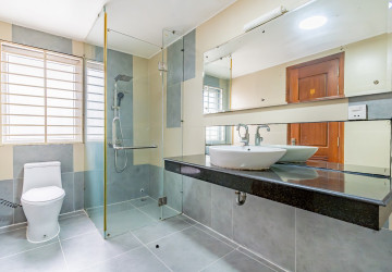 3 Bedroom Serviced Apartment For Rent - Toul Tom Pong 2, Phnom Penh thumbnail