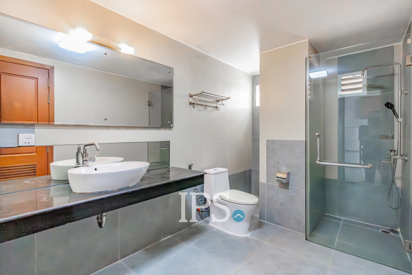 3 Bedroom Serviced Apartment For Rent - Toul Tom Pong 2, Phnom Penh