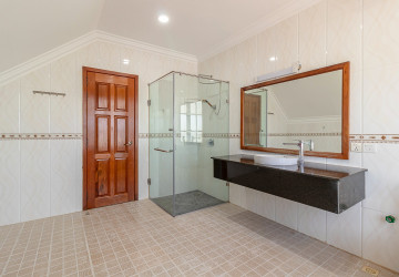 4 Bedroom Apartment For Rent - Sala Kamreuk, Siem Reap thumbnail