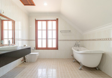 4 Bedroom Apartment For Rent - Sala Kamreuk, Siem Reap thumbnail