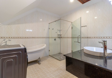4 Bedroom Apartment For Rent - Sala Kamreuk, Siem Reap thumbnail